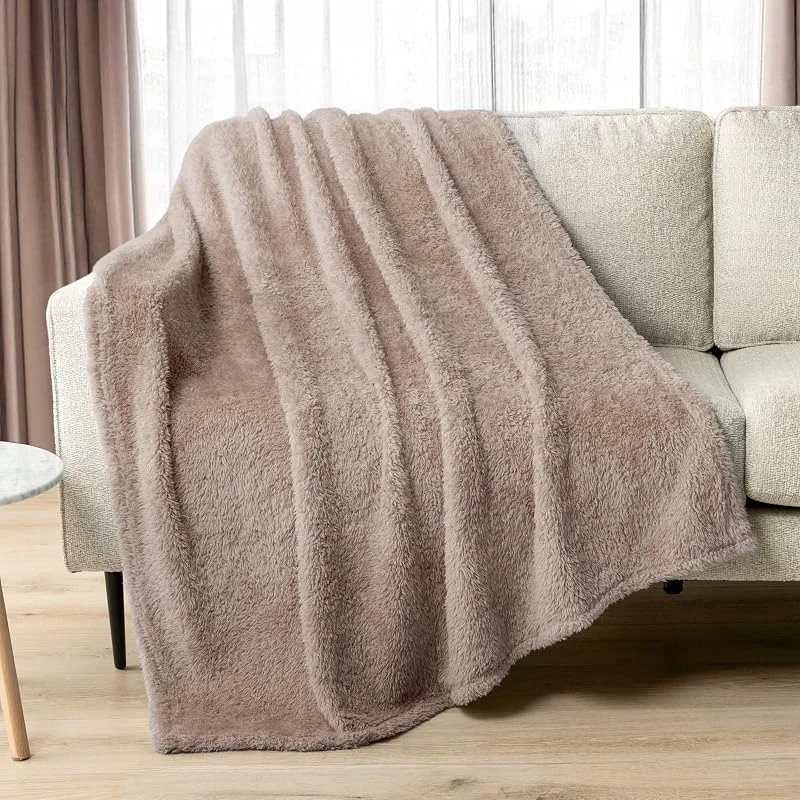 PAVILIA Plüsch-Sherpa-Überwurfdecke für Couch, Sofa, weiche, flauschige, zottelige Fleecedecke, flauschige, gemütliche, warme Mikrofaser-Überwurf, solide Decke, Taupe Tan Beige, 60 x 80, Doppelbett — Heizung Warmepumpe
